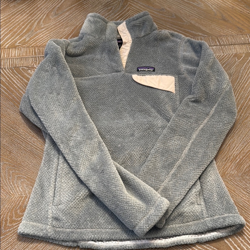 Patagonia Gray and Cream Fleece Pullover